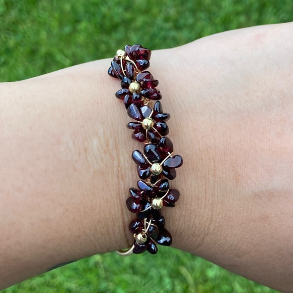 Garnet flower bangle - Picture 2 of 5